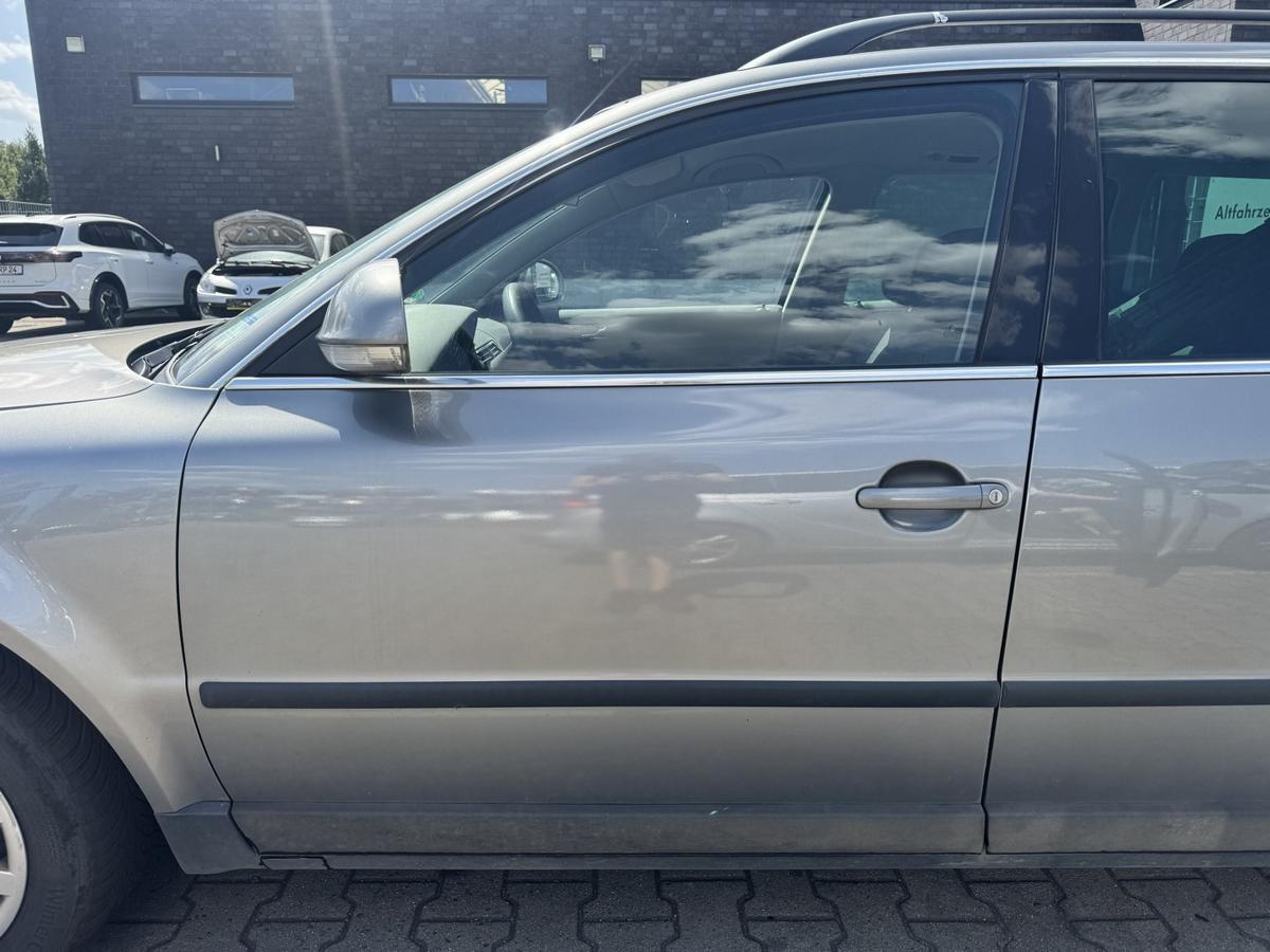 VW Passat 3BG original T&uuml;r vorn links LD7W Urban Grey Metallic Rohbau Bj.2004